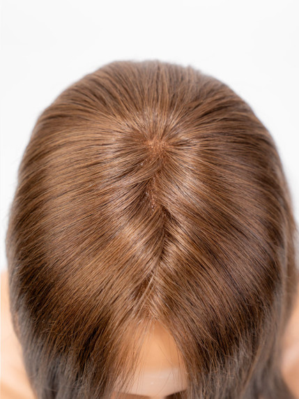 Topper Q5610HP con clip, tul francés (Lace) y cabello premium