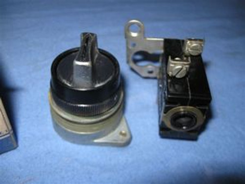General Electric Oil tight Selector Switch (CR294OUS202A) New in Box