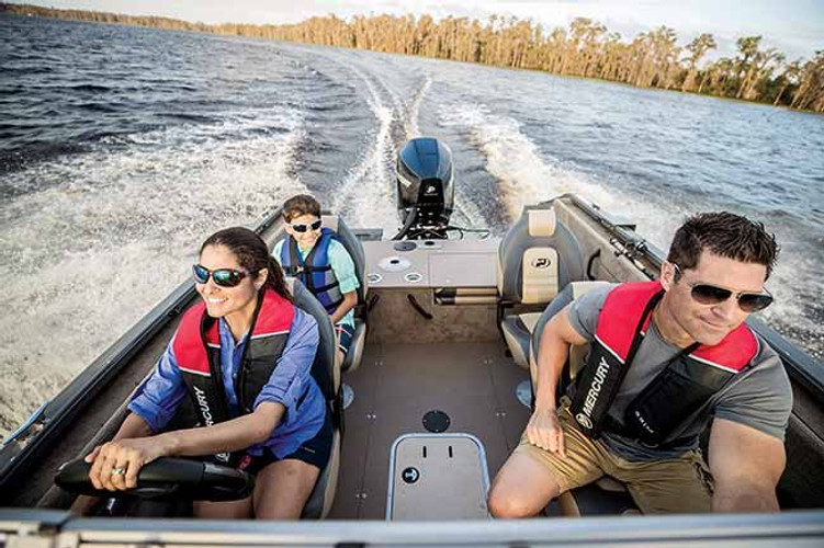 8 Important Water Safety Tips for a Safe Boating Experience 8 Important Water Safety Tips for a Safe Boating Experience