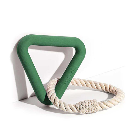 https://cdn11.bigcommerce.com/s-qfetj9wx4u/images/stencil/570x633/products/304/1116/poko-and-oki-wild-one-triangle-tug-dog-toy-natural-rubber-cotton-rope-green-04__45268.1675139672.jpg?c=1