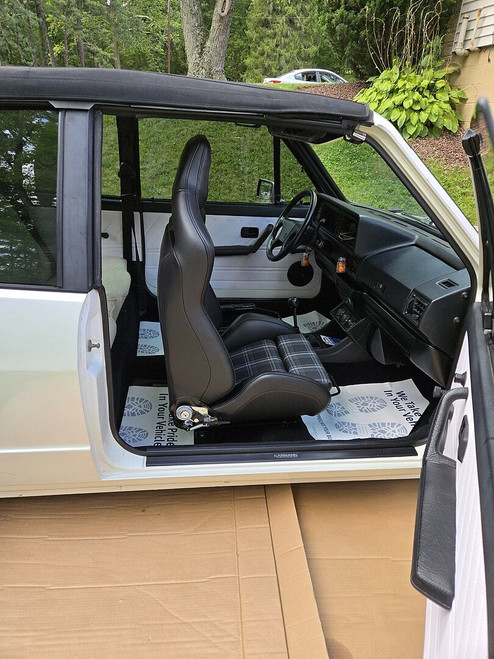 Corbeau XJ Jeep Cherokee Sportline RRX Reclyning Seat - Black Vinyl with White Plaid Cloth (pair)