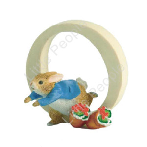Peter Rabbit Letters - Letter "O" with Peter Rabbit