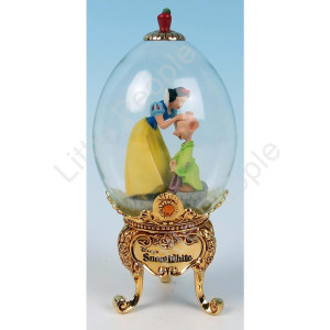 Disney  RARE  Franklin Mint Snow White Footed Dome Glass Egg