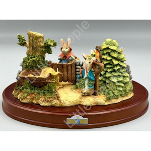 Border Fine Arts The World of Beatrix Potter The Tale of Peter Rabbit Tableau.
