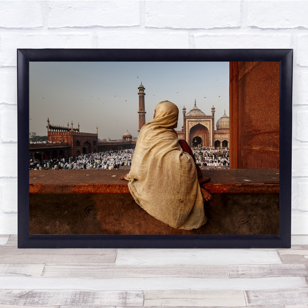 People Crowd Robe Cloak View Watching Looking Tower Wall Art Print