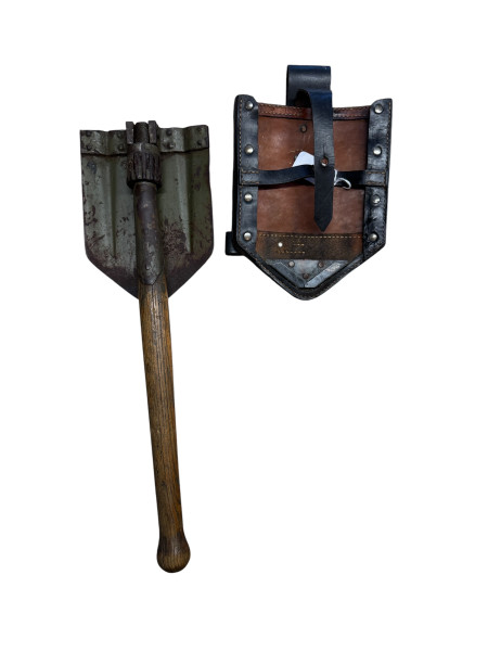 WWII Folding E-Tool with leather carrier