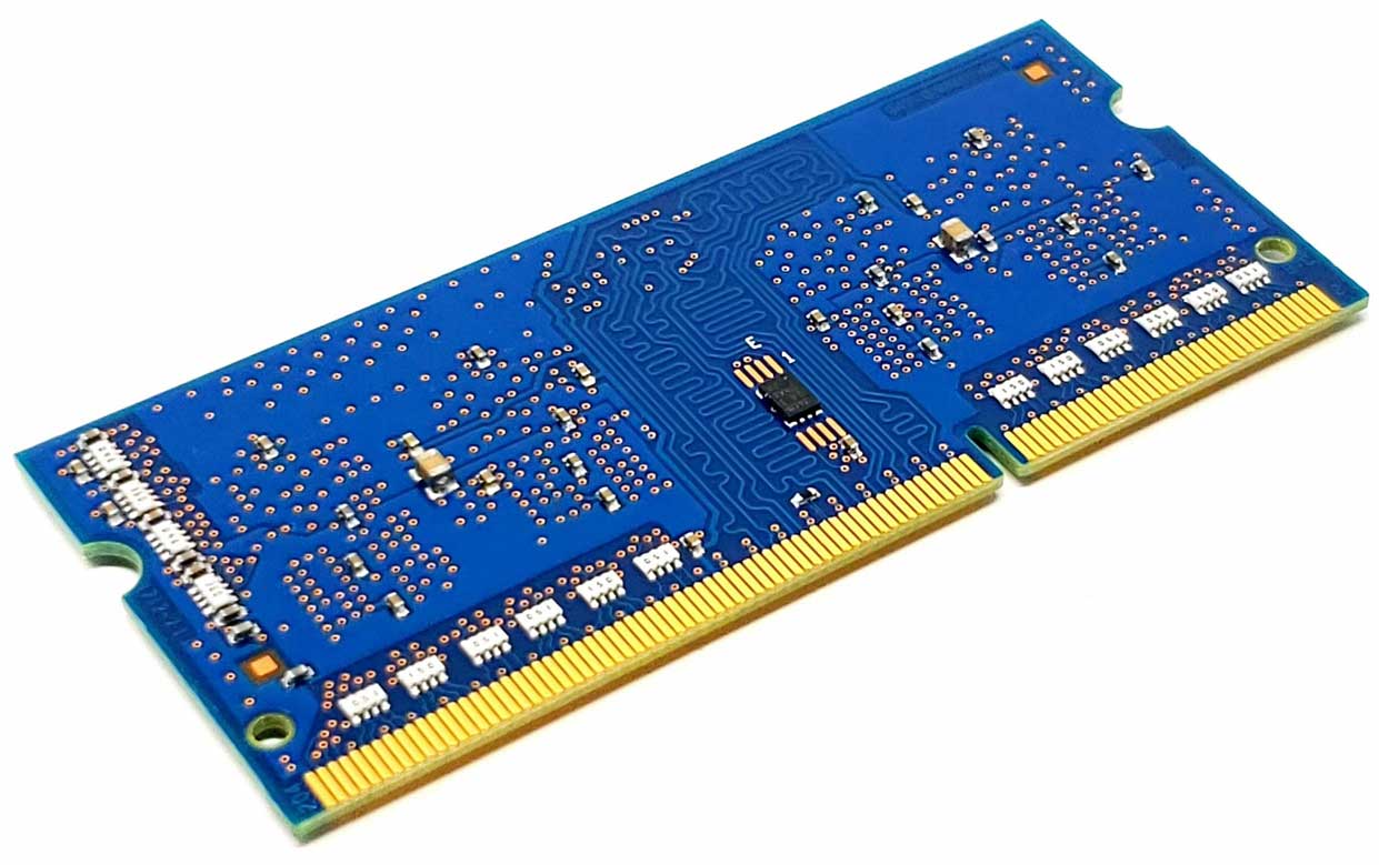 Elpida EBJ10UE8BDS0-DJ-F - 1GB 1333Mhz PC3-10600S DDR3-1333 204-Pin SODIMM Laptop Memory Ram