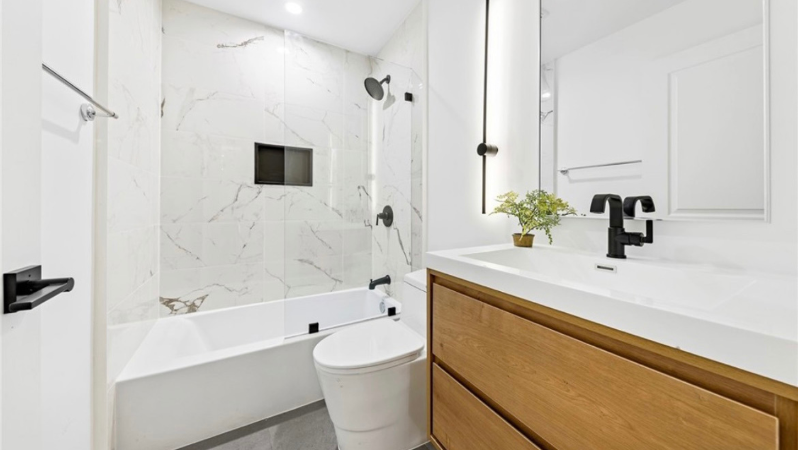 Perfecting Your Bathroom Oasis: 7 Expert Design & Arrangement Tips for 2024