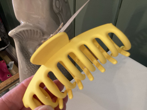 WS Large Hair Claw Yellow WS Large Hair Claw Yellow