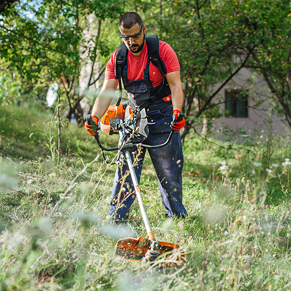 Man using trimmer