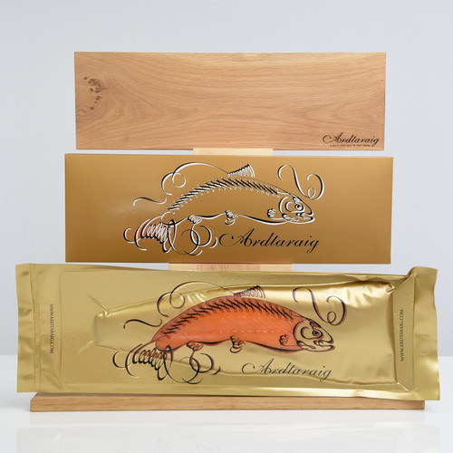 907g Whole, Unsliced Traditional Smoked Scottish Salmon & Serving board gift set