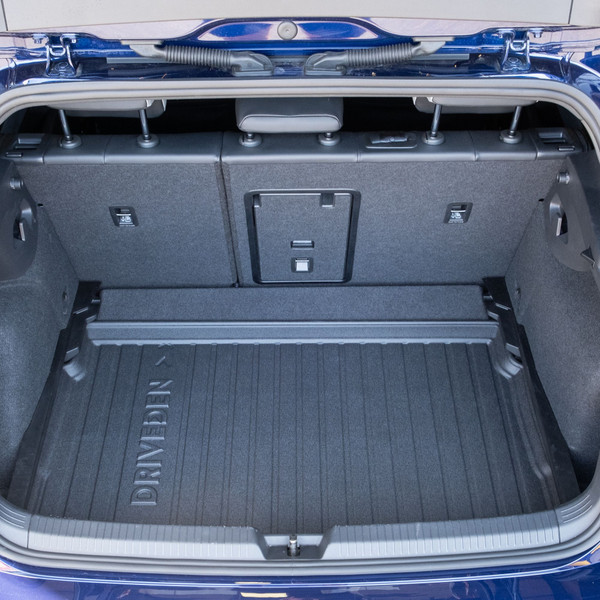 DriveDen Custom-Fit Rubber Boot Mat to fit Volkswagen Golf Hatchback Mk.8 2020 - 2025 (with Lowered Variable Height Boot Floor)