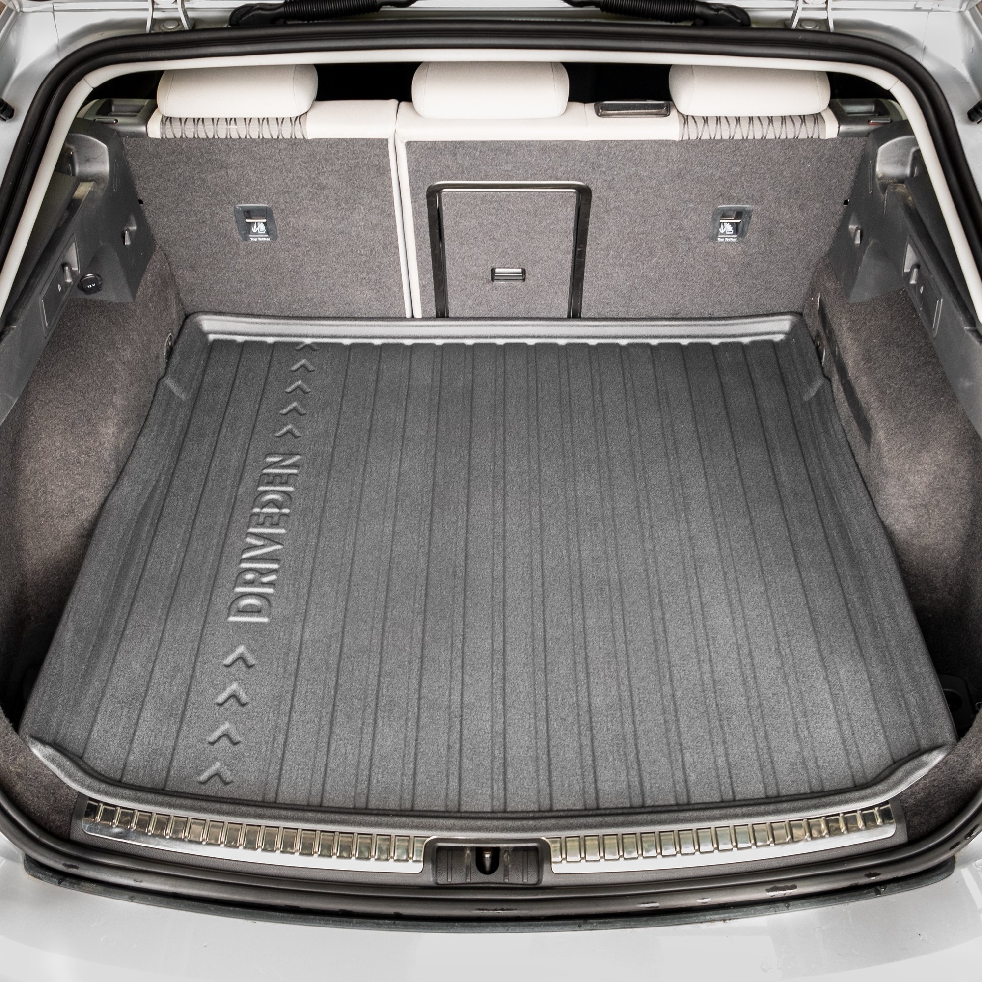 DriveDen Custom-Fit Rubber Boot Mat to fit Seat Leon ST Estate Mk.3 2014 - 2020 (with Raised Variable Height Boot Floor)