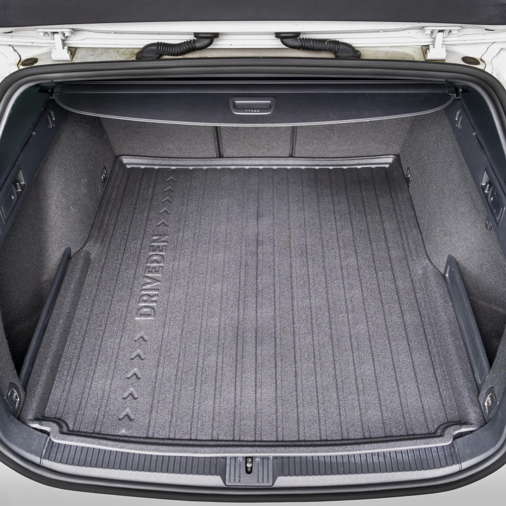 DriveDen Custom-Fit Rubber Boot Mat to fit Volkswagen Passat Estate Mk.8 2015 - 2023 (without Variable Height Boot Floor)