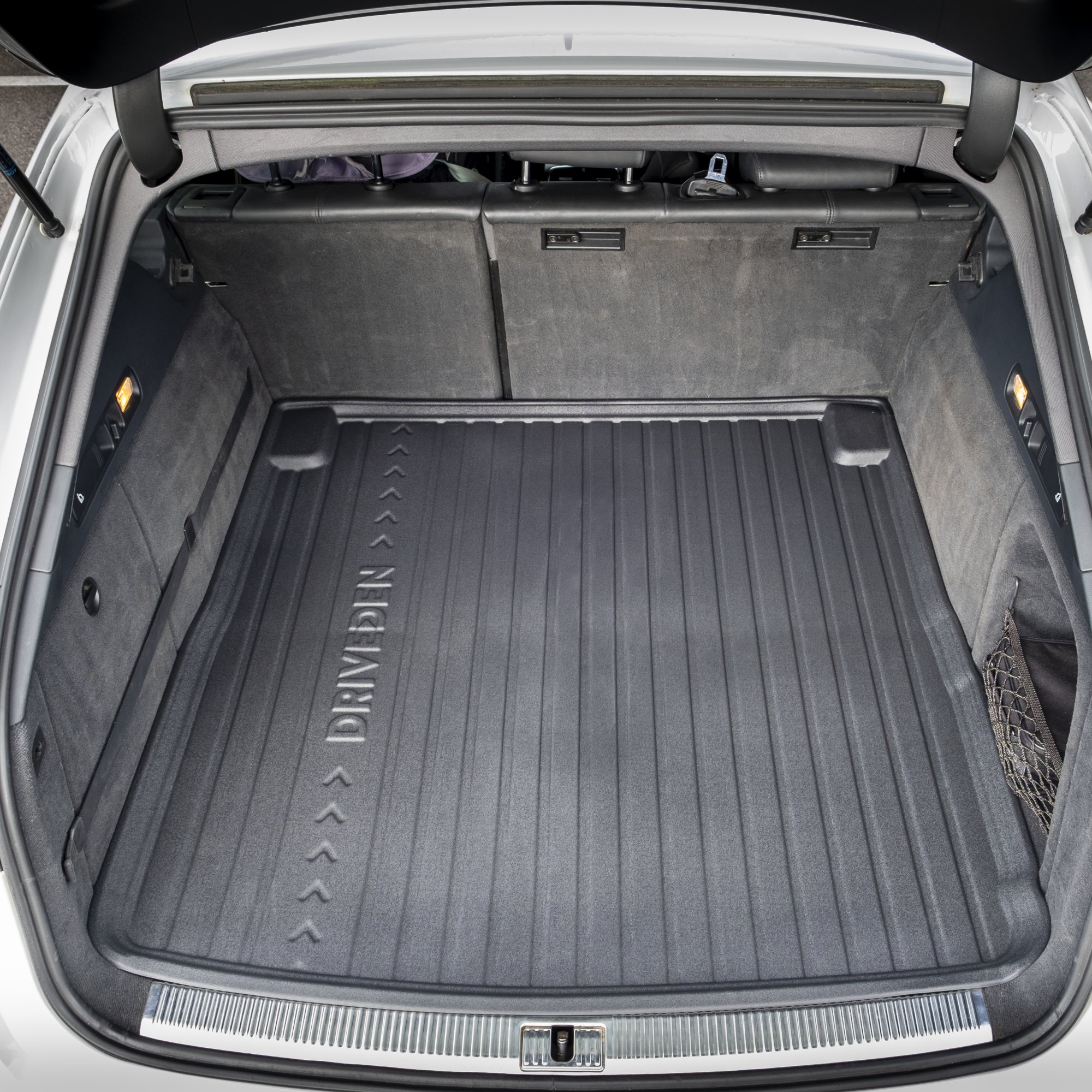 DriveDen Custom-Fit Rubber Boot Mat to fit Audi A6 Avant (C7) 2011 - 2018