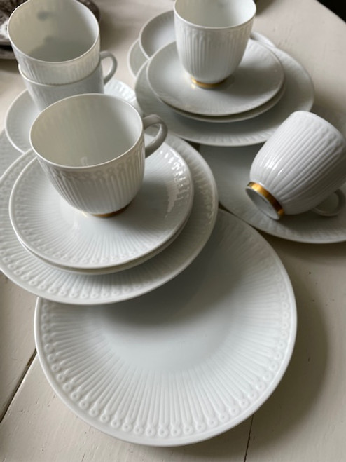 Kaffekoppar med assietter (17 delar)