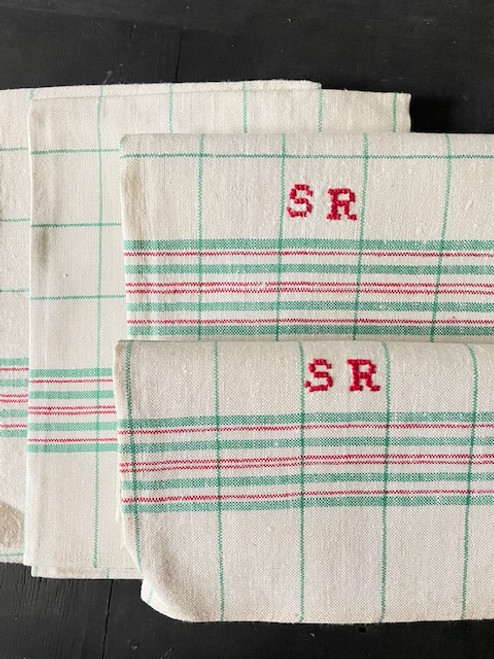 Linnehanddukar med monogram ”SR”