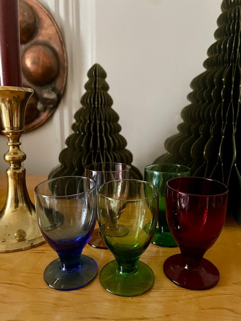 Likörglas i fem olika färger (5 st/150 kr)