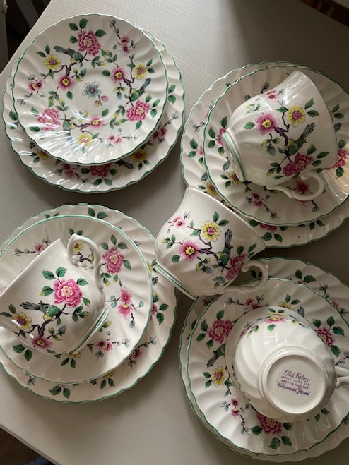 Fyra kaffekoppar med fat & assietter (Chinese Rose)