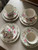 Fyra kaffekoppar med fat & assietter (Chinese Rose)