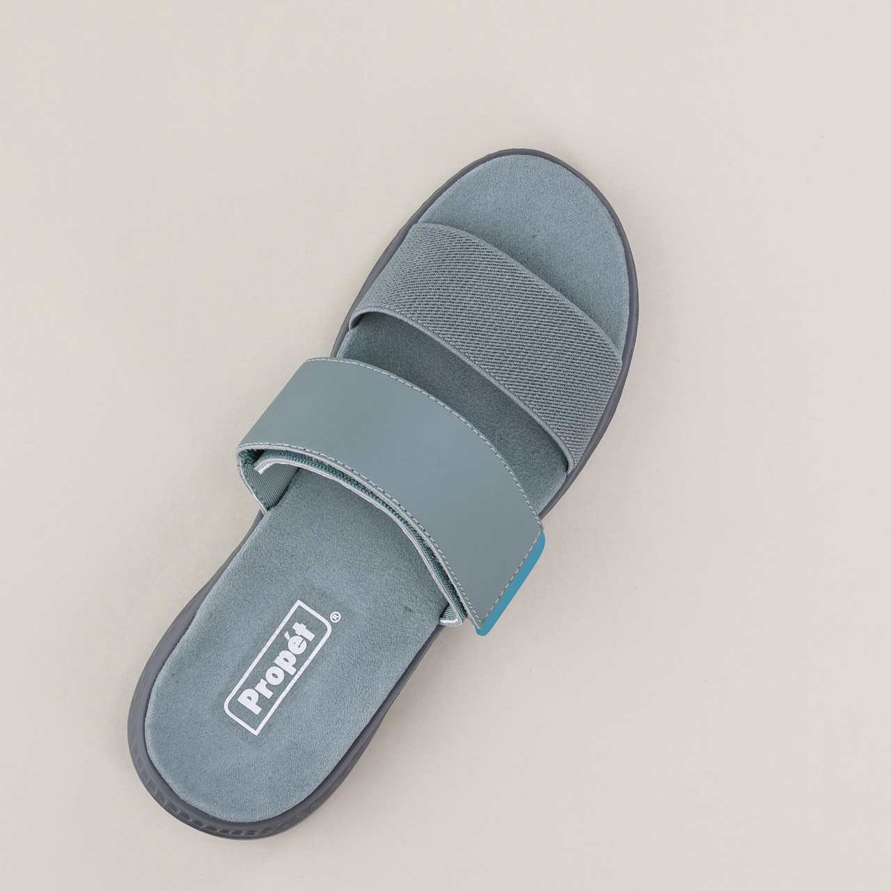 Soft cushioning footbed with microfiber lining delivers all-day comfort