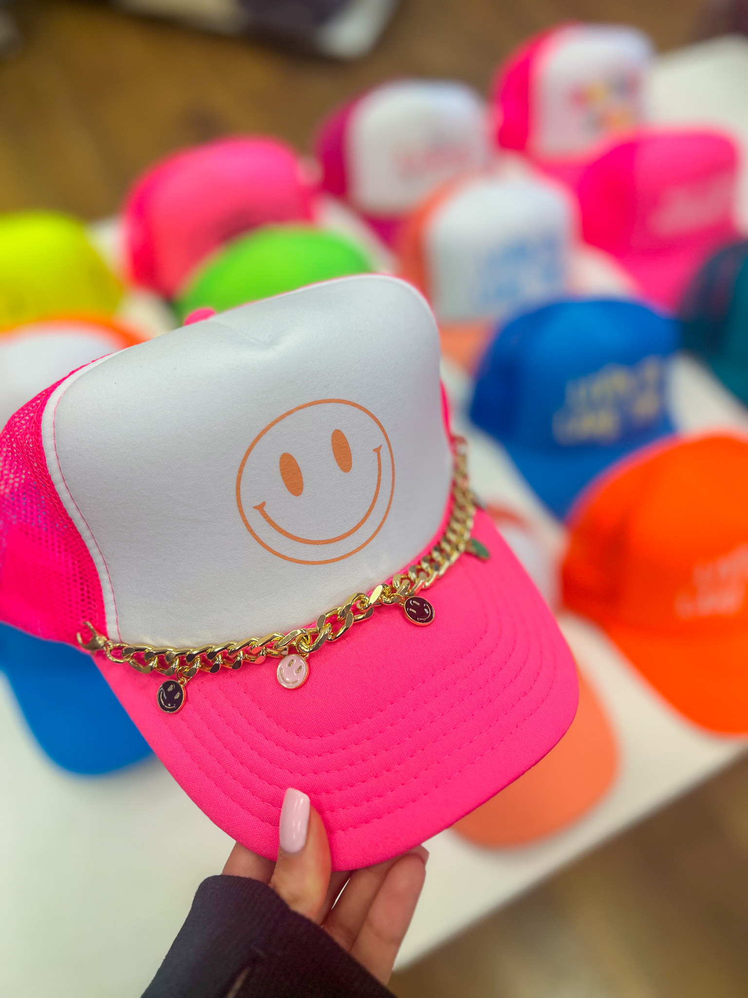 Smiley Trucker Hat Chain 