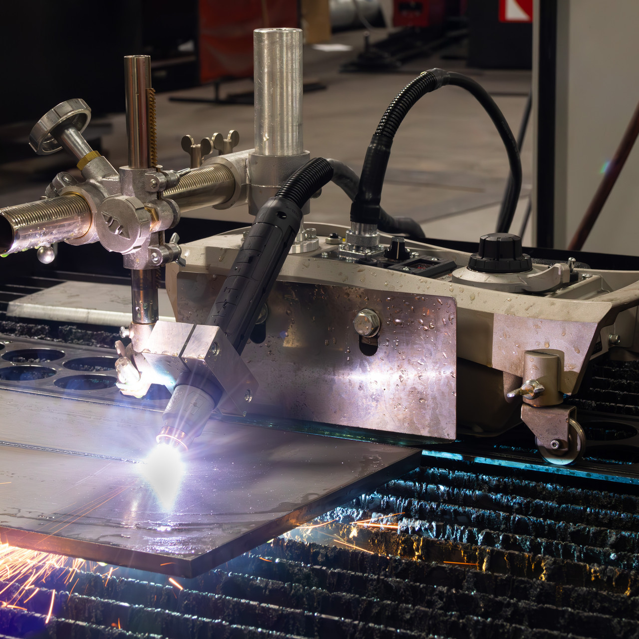 IK-12 Next: Versatile Track-Guided Cutting and Welding