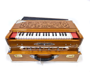 S.K. Music 3 Reed Scale Change Harmonium - Harmonium | Bhargava Musical Enterprises