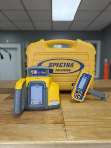 Pre Owned Spectra Precision LL300N w/ HL450 Receiver (20375548)