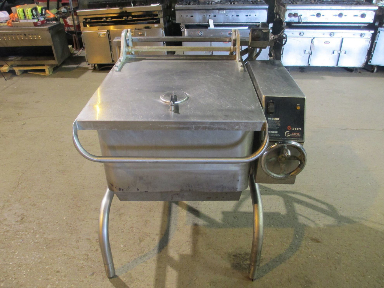 Groen BPM-30G Natural Gas 30 Gal Braising Pan Tilt Skillet