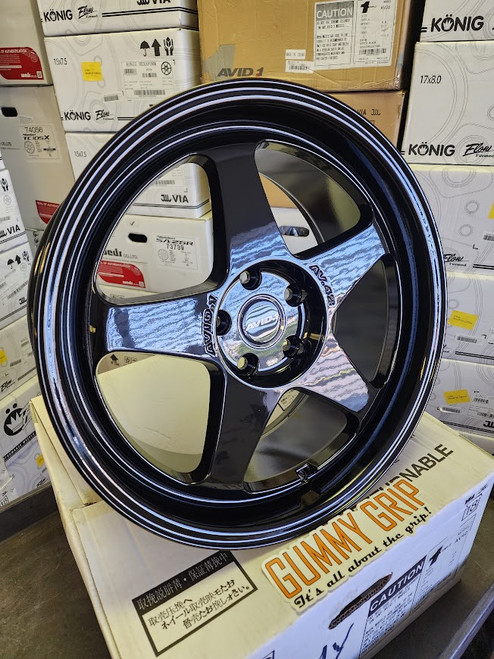 AVID 1 AV42 18x8.5 5x100 +35 Gloss Black