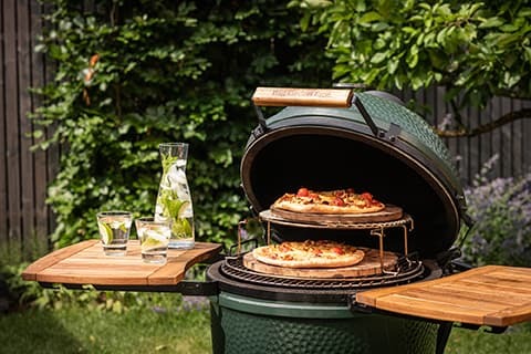 Pizza on the Big Green Egg