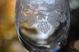 Closeup of Grape Ivy Art on Kwarx Crystal Wine Glasses