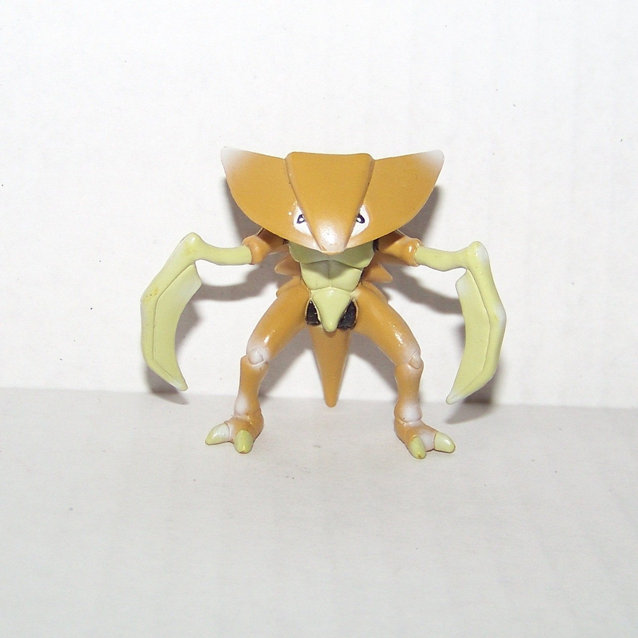 Pokemon Kabutops Tomy Figure