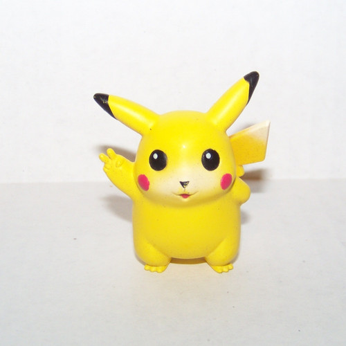 Pokemon Pikachu Victory Tomy Figure