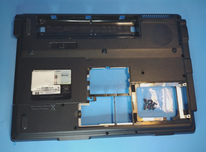 Compaq Presario F700 Laptop Bottom Base Case Chassis Cover w/ Screws 442890-001