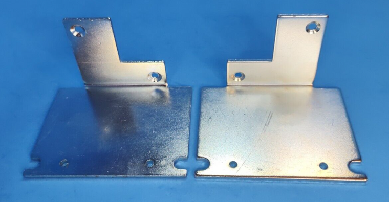 Cisco 1940 1941 Router Rackmount Ears Bracket Kit Foxconn 700-28977-01 NO SCREWS