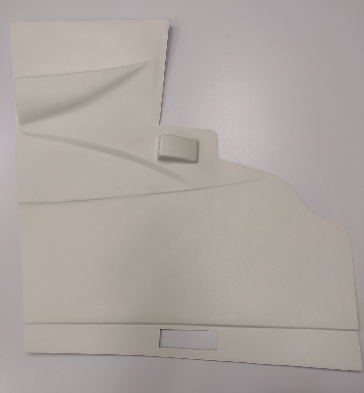 P0519081-11, Cessna 172, LH Fwd ,Kick Panel, without Map Pocket Recess, 0519081-11