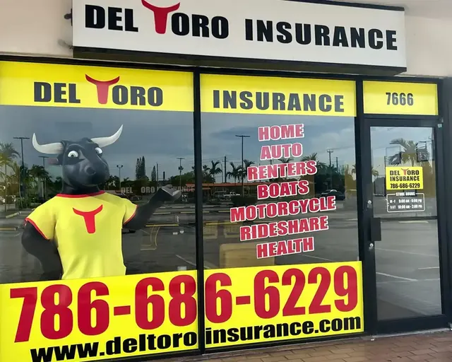 Local de Del Toro Insurance en 7666 NW 186th Street, Hialeah