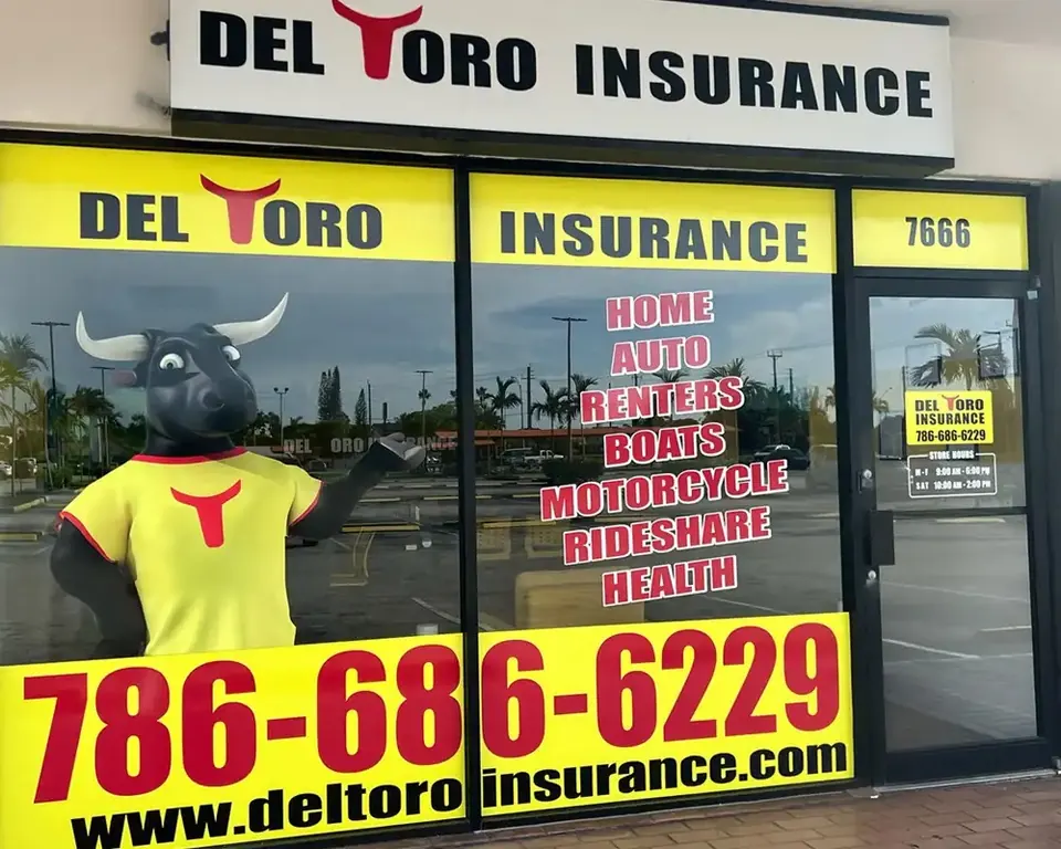 Local de Del Toro Insurance en 7666 NW 186th Street, Hialeah