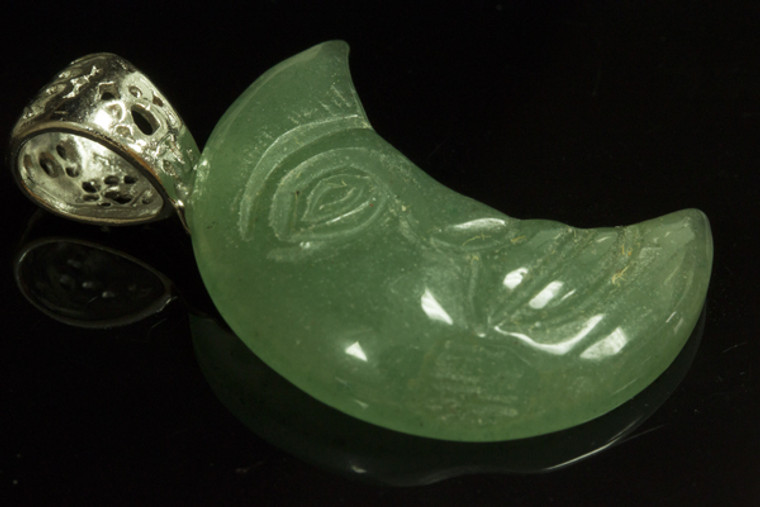 28mm Green Aventurine Carved Moon Cabochon Pendant [y209c]