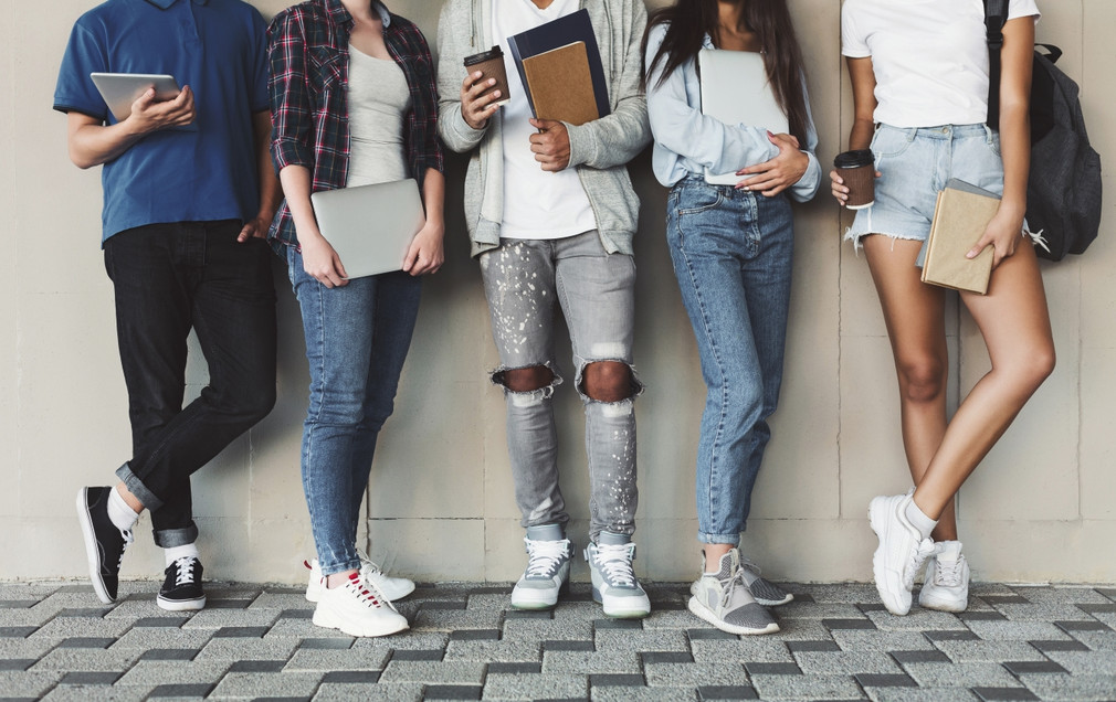 DE PRO: How To Attract College Students DE PRO: How To Attract College Students
