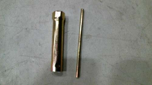 SPARK PLUG WRENCH (713cc)