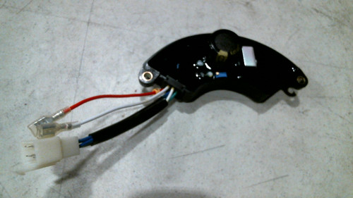 AVR for WH10000 and R12000DF

ONLY 1 quick disconnect - 4 prong
2 quick disconnects use 120517A
(7KW-9KW.  TTB1-1)


Also can use 120046 PN.
 

