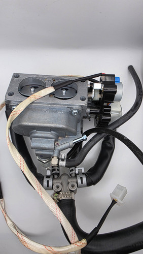 CARBURETOR ASSEMBLY (713cc) DF