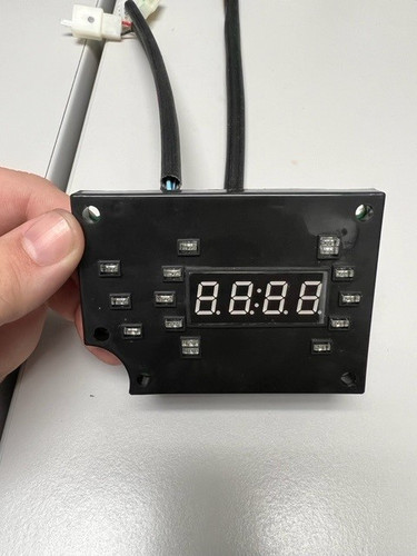 Production 2018-2019
Data Center BLACK CONNECTION WITHOUT BUTTON
iGen2500

Please ask for what connection they have 

Factory changed White to Black on newer models. White connection PN 190603A. Black Connection WITH button 190603C
