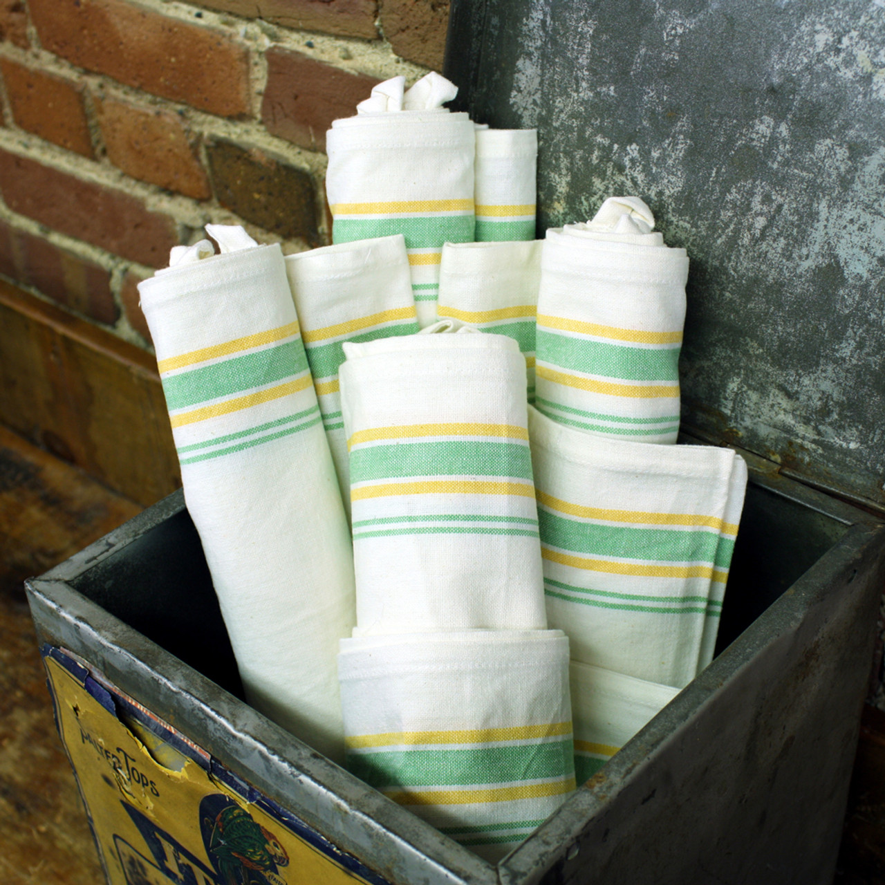 https://cdn11.bigcommerce.com/s-qlw1zct7w/images/stencil/1280x1280/products/2336/10158/Aunt_Marthas_Vintage_Green_Yellow_Stripe_Towels_1000px__33748.1491599708.jpg?c=2?imbypass=on