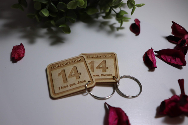 Keyring (Wood) - Couple's Calendar Date - Personalisable