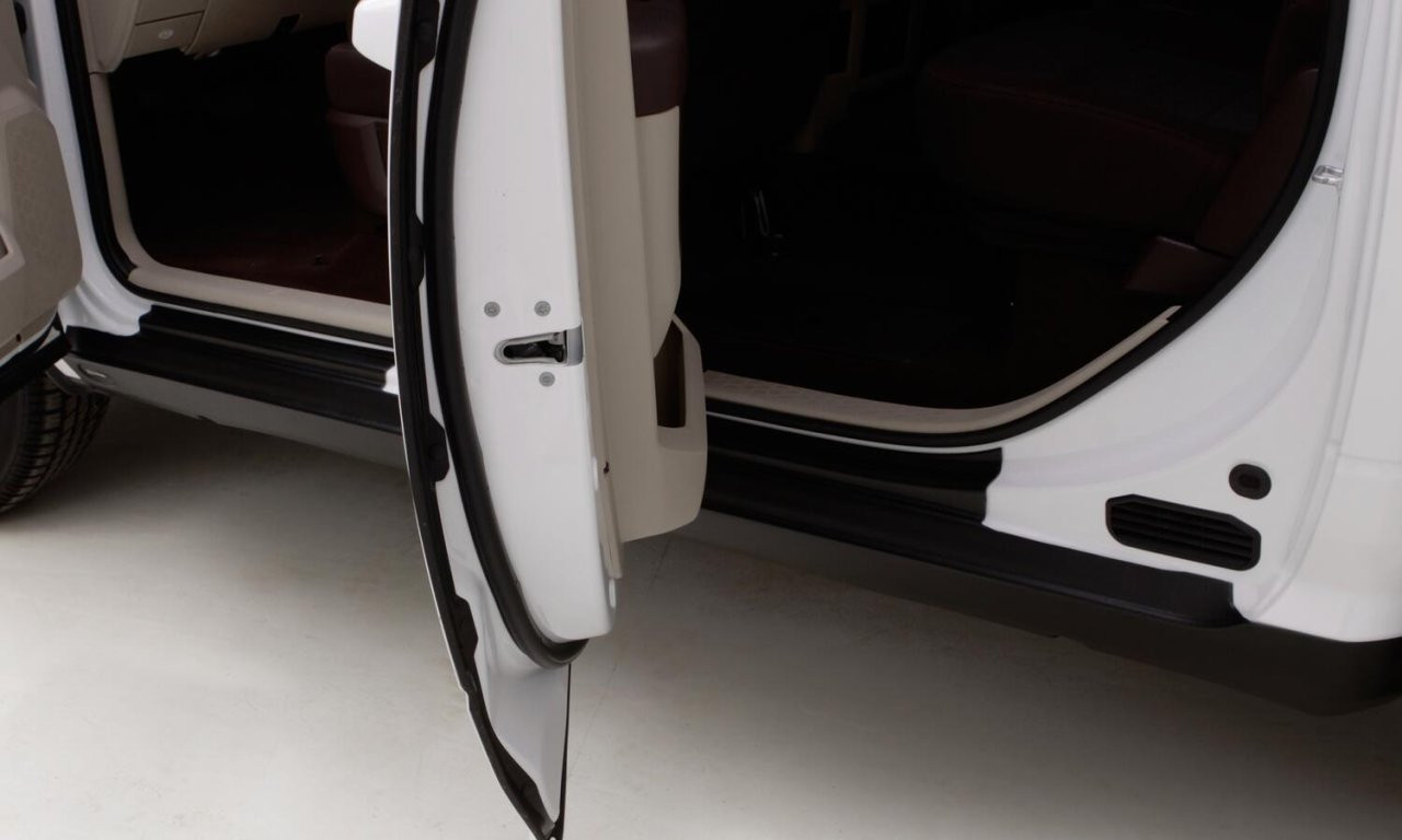 Truck Trail Armor Rocker Panel Kit (2874064) — installed view