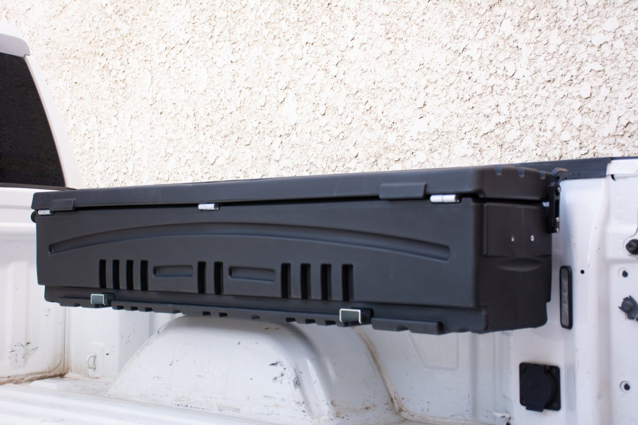 DÜHA Humpstor Part #70800 w Mounting Bracket for open beds or tonneau covers — installed view